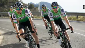 Un equipo ciclista se concentra en Pamplona para reconocer las etapas navarras de La Vuelta 2020