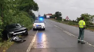 Susto en Mendavia: un conductor de 41 años sufre una salida de vía con su vehículo