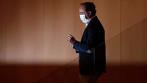 Esparza, "muy contento" después de haber superado la "reválida" que suponía para él la votación en UPN