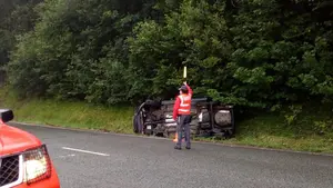 Una vecina de Pamplona resulta herida tras salirse de la carretera con su coche y volcar en Baztán
