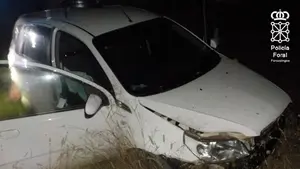 Dos heridos en una salida de vía de un coche que había sido inmovilizado previamente 'por drogas' en Cadreita