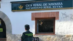 "De la cárcel se sale, pero del cementerio no": juicio a tres atracadores de una Caja Rural en Navarra