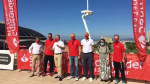 Miguel Induráin apadrina una prueba en la que recorre 3 kilómetros de subida al Castillo de Montjuic