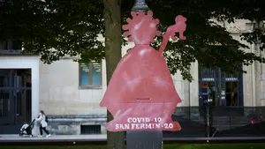 Con San Fermín en el corazón: la fachada del Ayuntamiento de Pamplona se teñirá de rojo cada noche