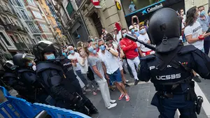 Critican los "inaceptables ataques" de Bildu a la policía: "Molesta a los radicales, pero vela por la seguridad de todos"