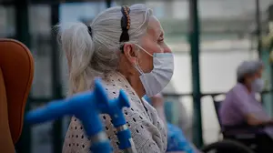 Duras críticas al aislamiento de los ancianos durante la pandemia: “Muchos han fallecido por soledad"