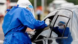 Más de 120 focos dispersos por todo el país: la situación del coronavirus en España es de nuevo preocupante