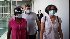 Los trabajadores de Gamesa en Aoiz entran al Parlamento para pedir ayuda contra el cierre de la planta