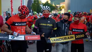 Las imágenes de "La Induráin" más especial: todos los corredores con mascarilla en Villava