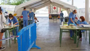 Navarra vuelve a rozar el centenar de positivos en un d&iacute;a y suma un nuevo ingreso hospitalario