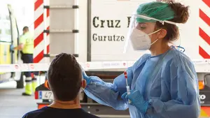 Otros 500 jóvenes más: el dispositivo especial para hacer PCR masivas continúa su labor en Mendillorri