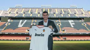 Un navarro y exosasunista para un banquillo de Primera: "Orgullosísimo de entrenar a un club como el Valencia"