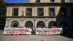 Trabajadores de Siemens Gamesa en Aoiz se encierran en la iglesia de San Lorenzo para "defender sus puestos"