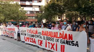 Navarra se vuelca con los empleados de Siemens Gamesa en Aoiz y entregan 18.427 firmas contra el cierre