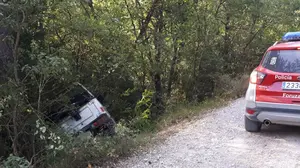 Abandona su vehículo en Errea tras sufrir un accidente y cuando lo localizan da positivo en alcohol y drogas