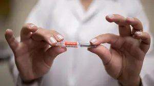 El primer español en probar la vacuna contra el coronavirus: "Tenía síntomas como si tuviera la gripe"