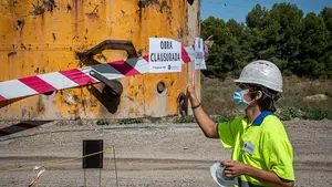 Boicot en las obras del TAV en Navarra: una plataforma contraria finge la clausura y precintado de las máquinas