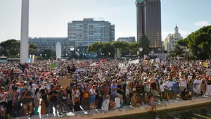Concentración contra el uso de mascarilla obligatorio con asistentes que tildan de "farsa" la pandemia