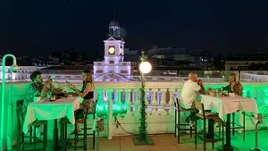 El restaurante de un famoso cocinero cierra temporalmente por un positivo en la plantilla
