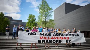 Conductores de taxis y villavesas en Pamplona piden más protección ante las brutales agresiones
