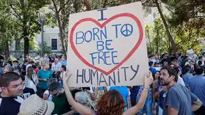 Un nuevo movimiento contra la "versión oficial del Covid-19" desembarca en Navarra: "No somos negacionistas"