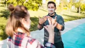 Reclaman al Gobierno de Chivite que se dote a un tipo de profesores con mascarillas transparentes