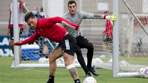 Un golpe en la pierna a un jugador rojillo le obliga a abandonar el entrenamiento matinal en Tajonar