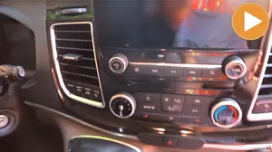 Asientos calefactables y enchufes: así es el exclusivo coche con el que Verdeliss ha sorprendido a sus hijos 