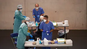 Navarra suma otro fallecido y 14 nuevas hospitalizaciones mientras sigue por encima de los 300 positivos