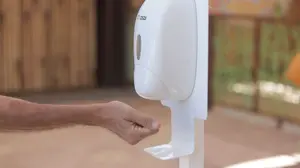 Reclaman que se instalen dispensadores de gel hidroalcoh&oacute;lico en parques y plazas de otra localidad navarra