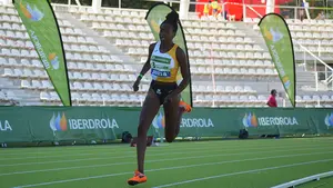 El equipo femenino del Pamplona Atlético hace historia al quedar tercero en la pista de Vallehermoso 