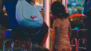 Detienen a una madre por abandonar a su hijo menor de edad en un bar de Pamplona