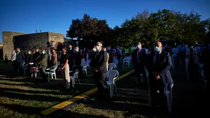 Una flor por cada fallecido durante la pandemia en Pamplona: el homenaje de una ciudad muy 'Unida'