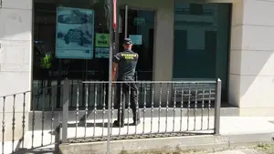 Detenida una vecina de Sangüesa por robar 5.000 euros de un banco en el que trabajaba