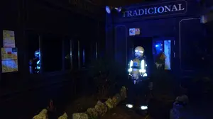Un incendio ocurrido de madrugada en un conocido local de Barañáin calcina por completo su cocina