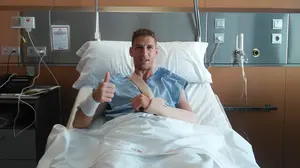 El primer jugador operado: el serbio Darko Brasanac es intervenido de una luxación en el hombro izquierdo