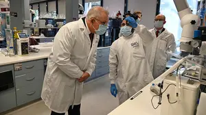 Un investigador de la vacuna de Oxford avisa de que los resultados del ensayo clínico no estarán hasta finales del 2021