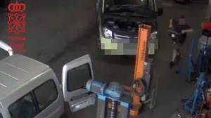 Investigan a dos vecinos de Pamplona tras hacerse pasar por sanitarios para robar baterías de una nave