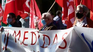 Sindicatos exigen al Gobierno foral que active los permisos para los padres de menores en aislamiento