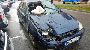 Un conductor borracho se estampa contra tres coches aparcados en el barrio de Buztintxuri en Pamplona