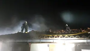 Una estufa provoca un incendio en el tejado de una casa de Subiza: sofocado de madrugada por los bomberos