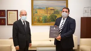 El Fiscal Superior entrega en el Parlamento de Navarra la Memoria de la Fiscalía de 2019