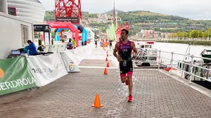 Nuevo éxito: un equipo navarro gana el Campeonato de España de triatlón de media distancia en Bilbao