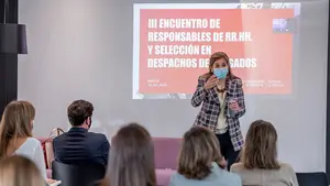 “No estamos preparados para vivir en modo alerta”: una reconocida psiquiatra visita una universidad navarra