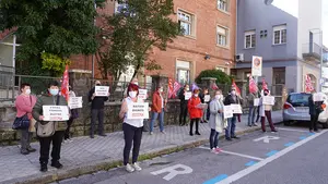 Las trabajadoras del sector de la dependencia en Navarra se concentran para reivindicar sus derechos
