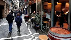 Navarra adelanta el horario de cierre de la hostelería y prohíbe fumar en las terrazas