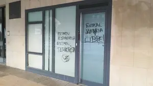 'Estado español, estado terrorista': denuncian el ataque contra la sede de UPN de una localidad navarra