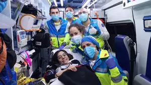 Una mujer de 39 años da a luz a una niña en mitad de una autopista cuando se dirigía al hospital