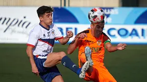 Primer derbi navarro: la Mutilvera se lleva la victoria ante el Izarra en los últimos minutos de juego