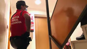 Pillan en Pamplona a 19 estudiantes hacinados en una fiesta ilegal en la habitación de una vivienda